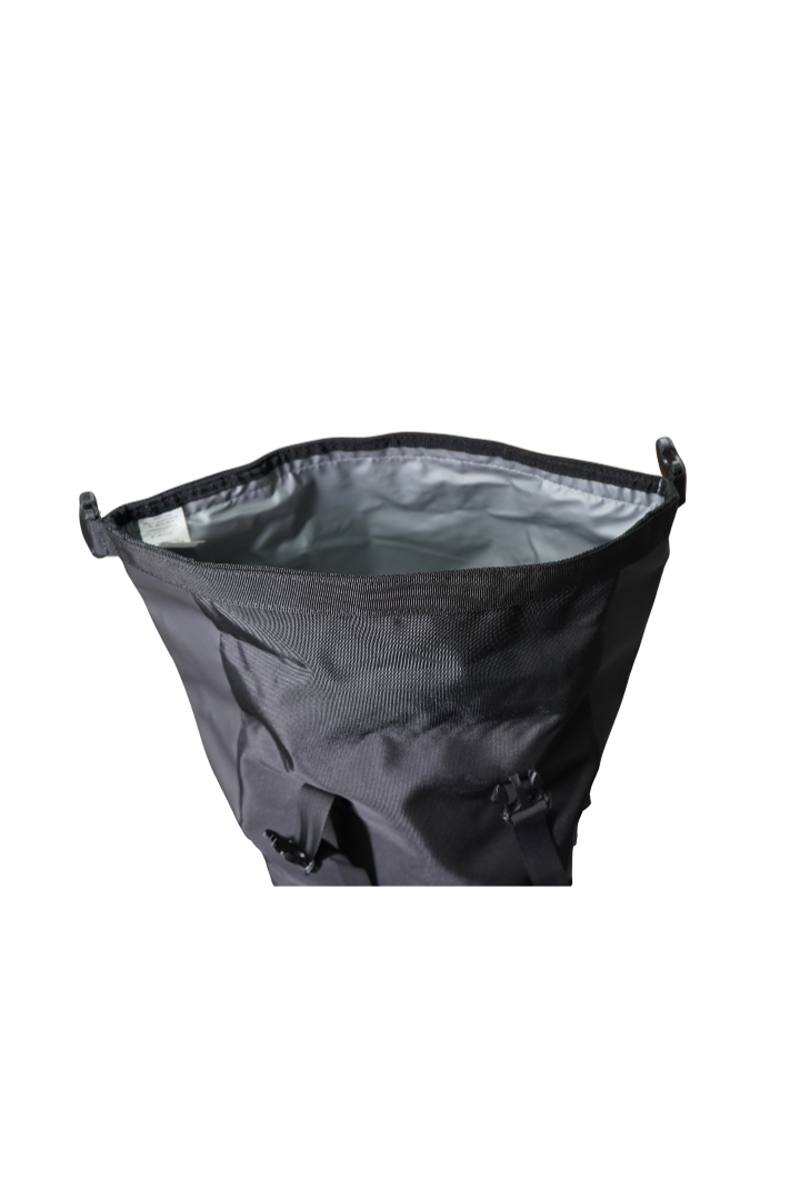 Cargue la imagen en el visor de la galería, Bolso Impermeable Suzuki Color Negro
