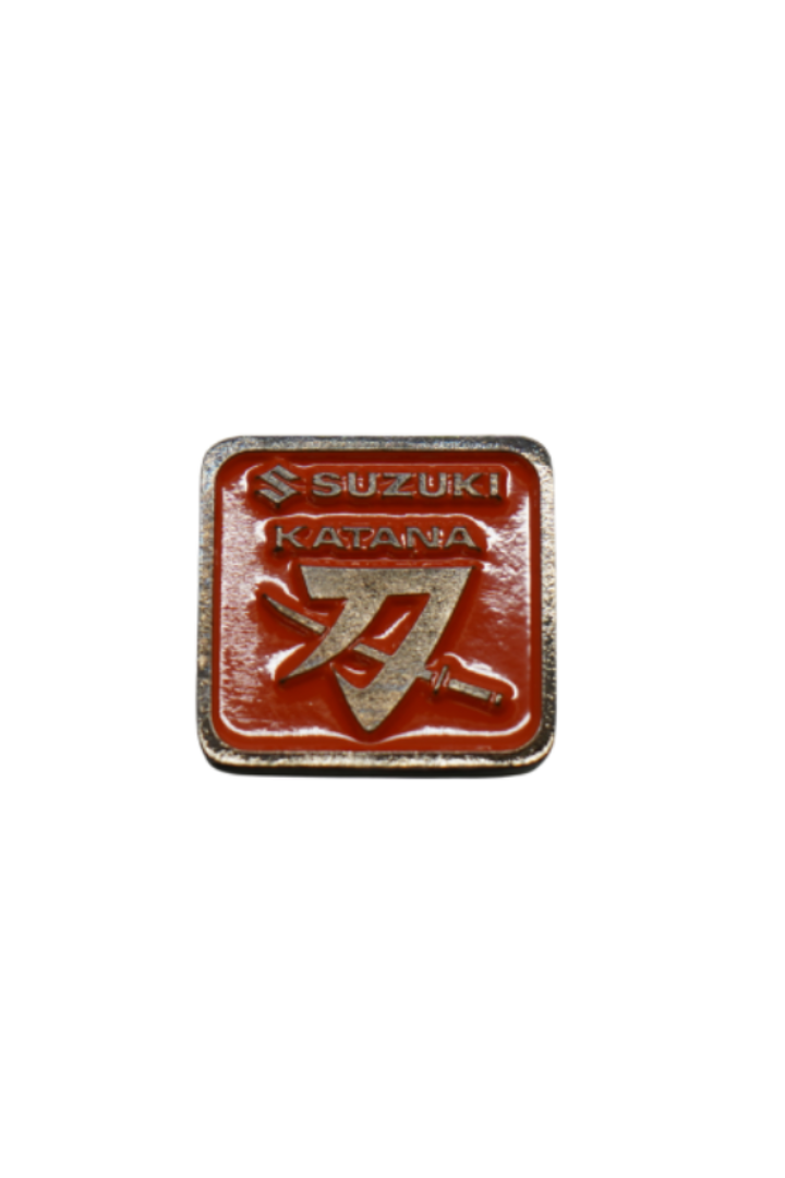 Cargue la imagen en el visor de la galería, Pin Suzuki KATANA Naranja

