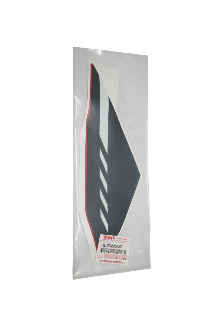 Cargue la imagen en el visor de la galería, Calcomanía Tapa Trasera Izquierda Para Suzuki GIXXER 150 Color Gris-Rojo 2027 Genuina
